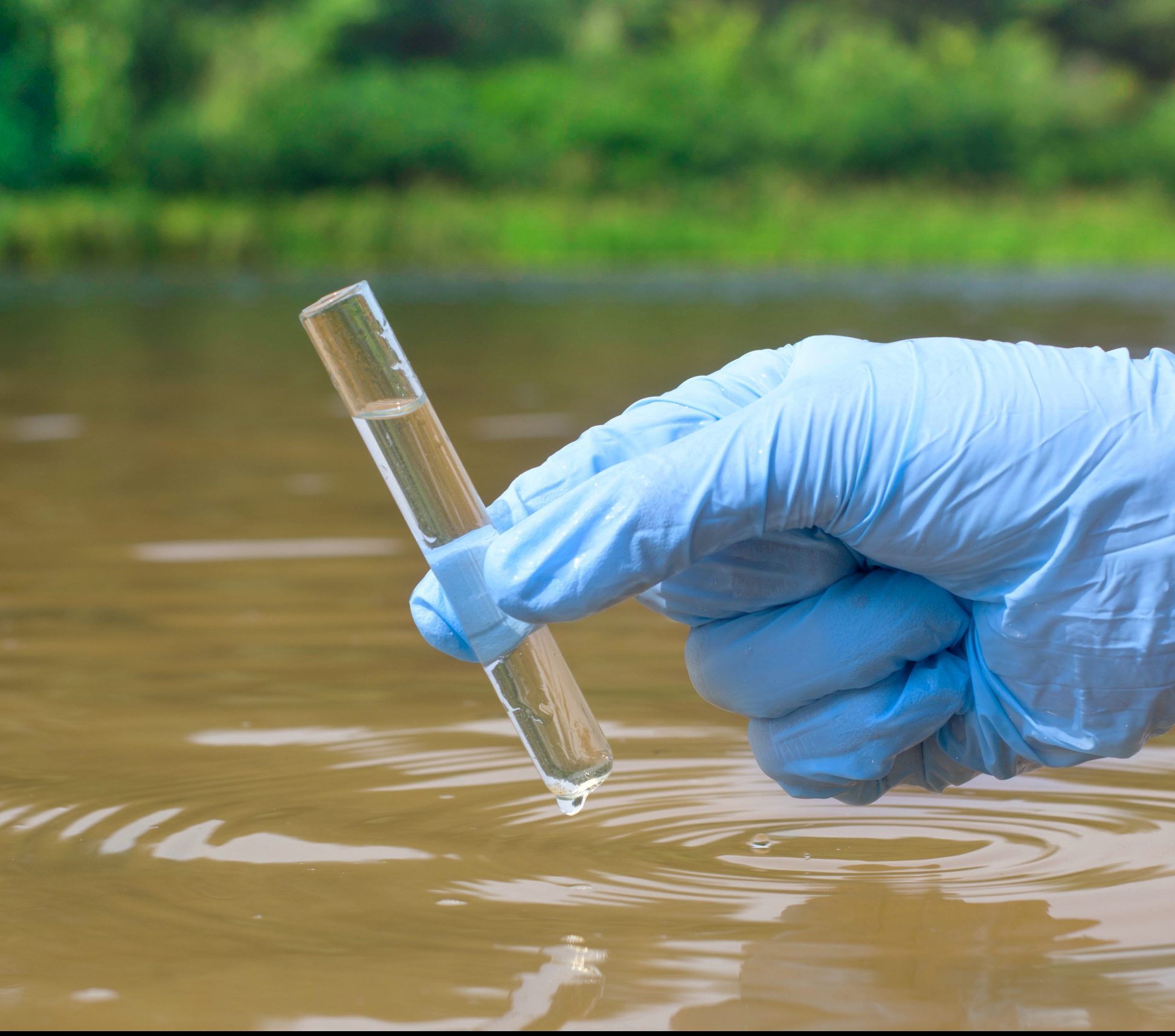 sample-water-from-the-river-for-analysis-hand-in-glove-holding-mantech