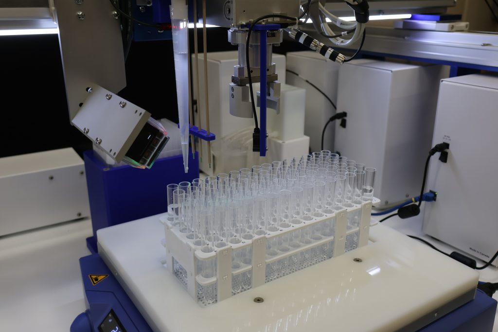 AM500 SS tubes & arm Automated shaker system mounted on MANTECH MT Series system